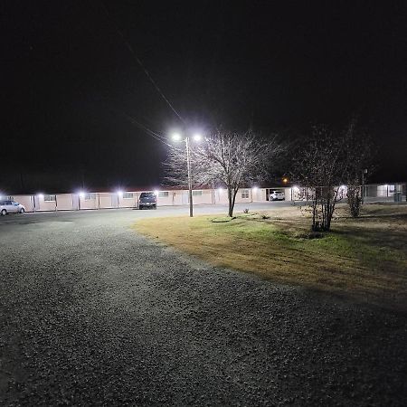 Eddy'S Motel Pleasanton Εξωτερικό φωτογραφία