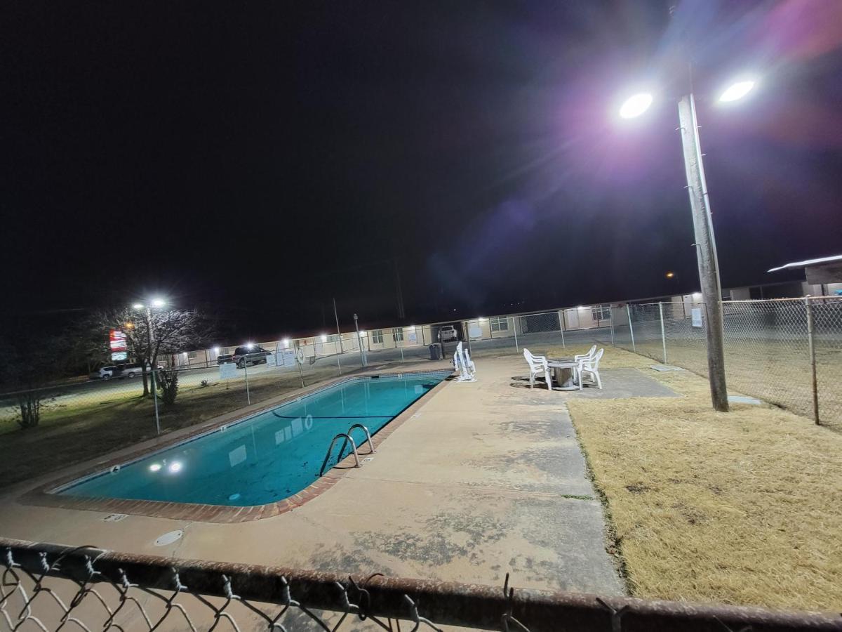 Eddy'S Motel Pleasanton Εξωτερικό φωτογραφία