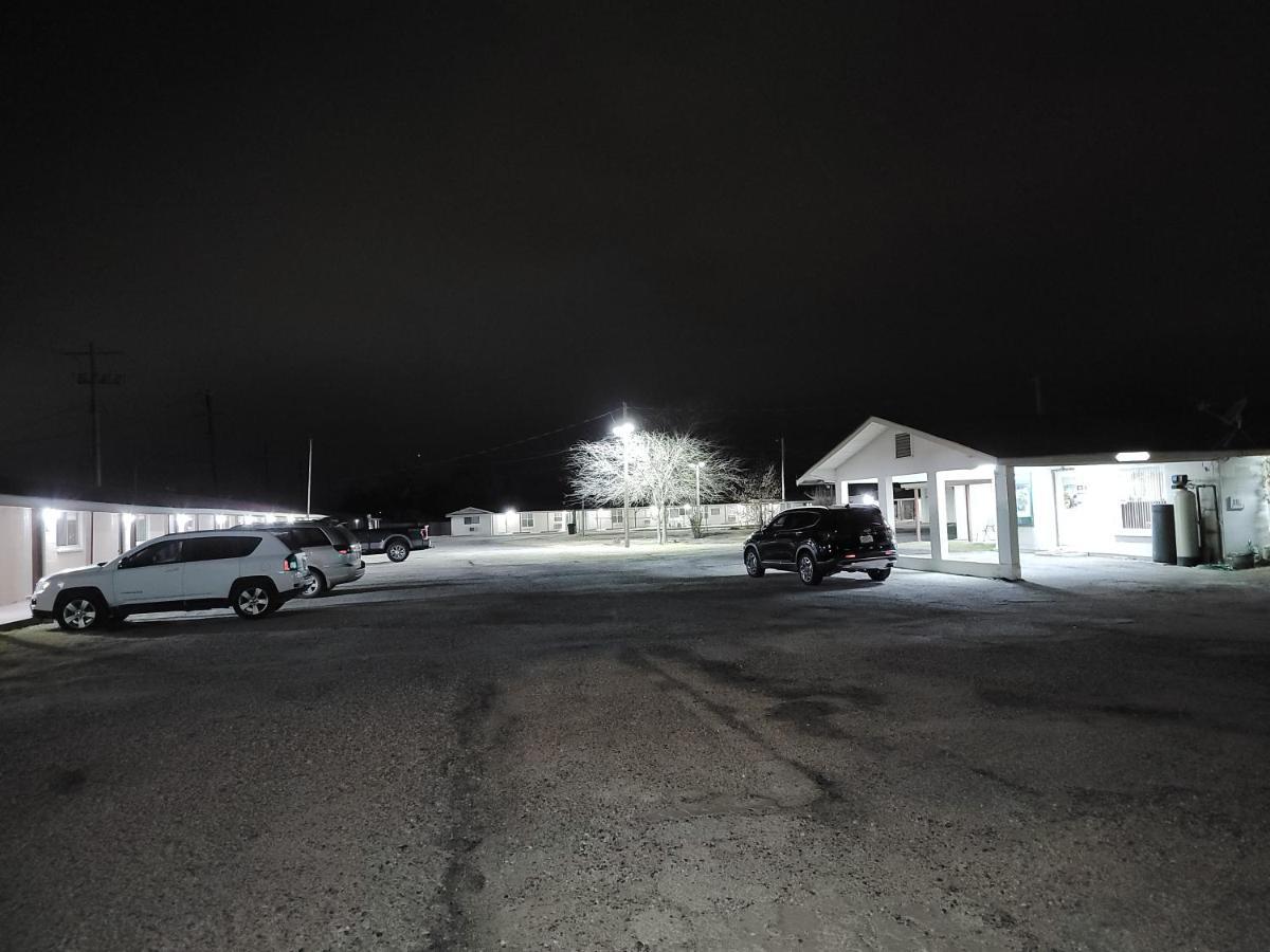 Eddy'S Motel Pleasanton Εξωτερικό φωτογραφία